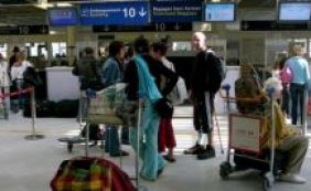Aeroportos franceses tem voos cancelados devido à greve de controladores