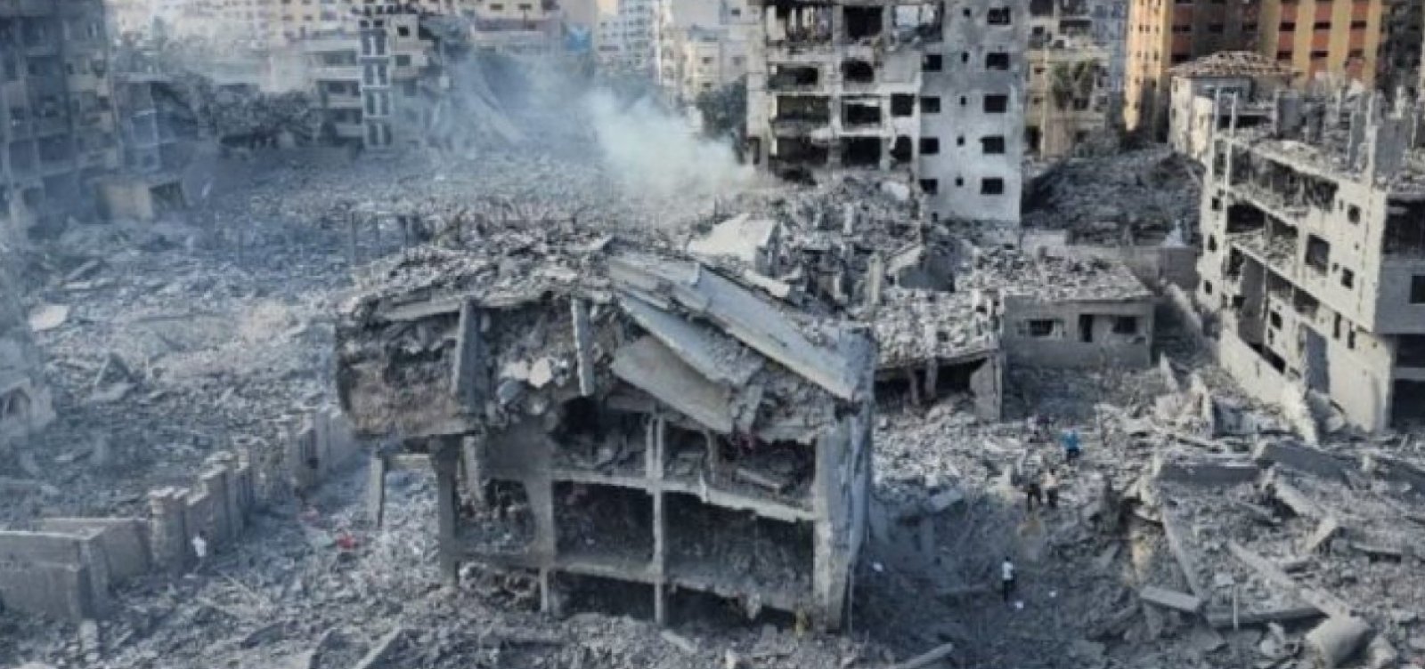 Foguete atinge Tel Aviv e deixa 4 feridos