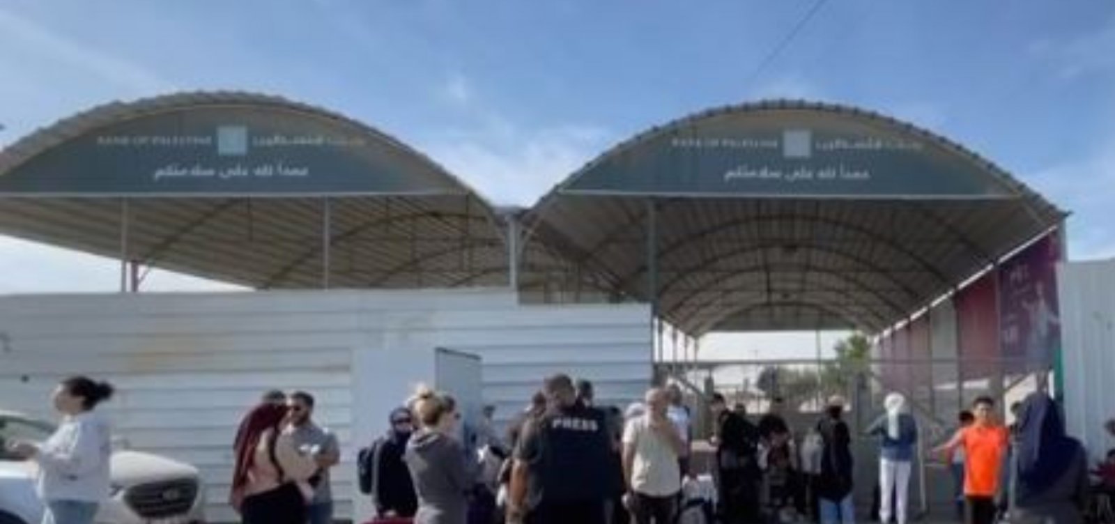 Fronteira entre Egito e Gaza é aberta para saída de estrangeiros; brasileiros não estão liberados