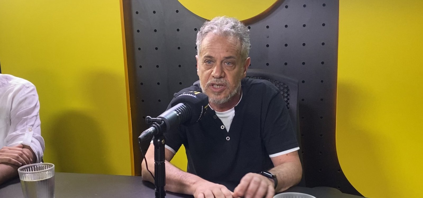 Drogas são o paradigma da época atual, diz psicanalista Fabián Naparstek