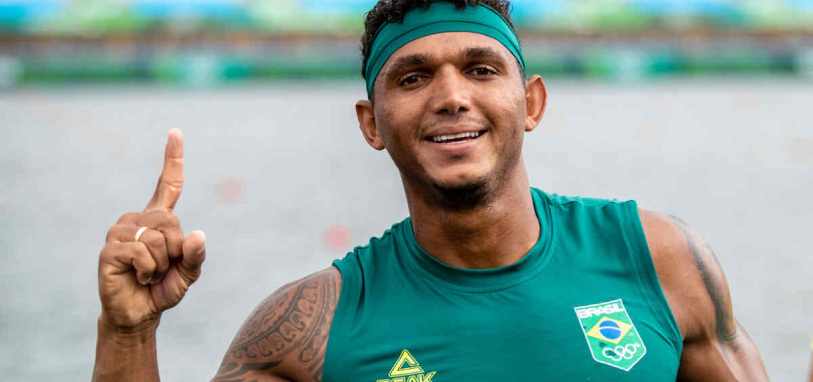 Isaquias Queiroz vence bateria e vai à final na canoagem