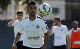 Zagueiro Werley, que atuou no Santos em 2015, estaria próximo do Bahia