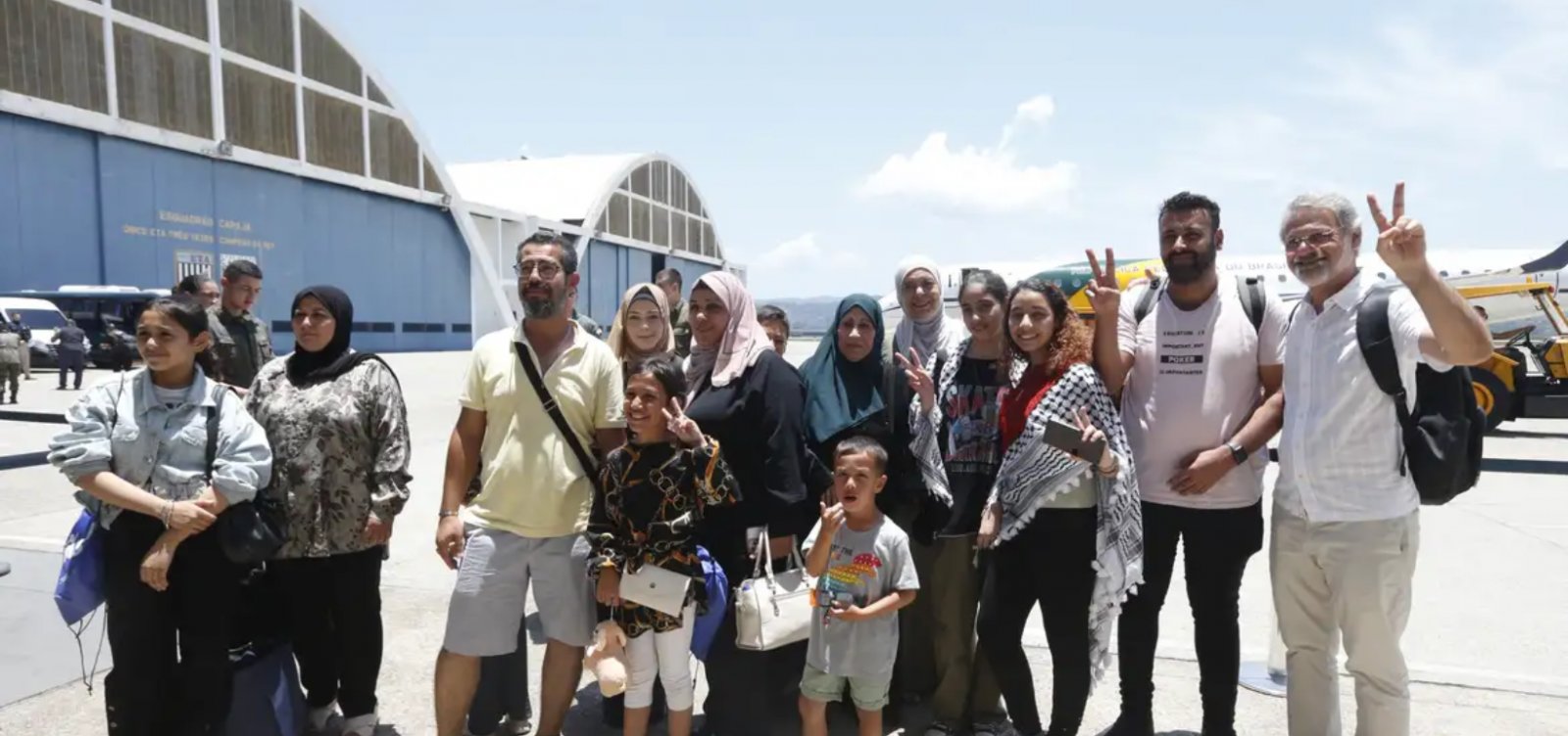Grupo de repatriados faz apelo por familiares que ainda estão em Gaza