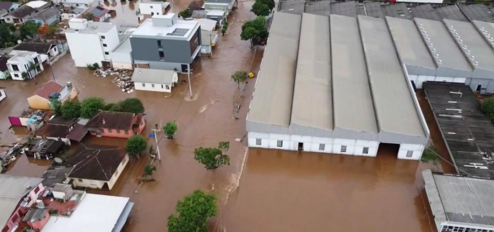 Fortes chuvas no Sul do país deixam sete mortos e mais de 13 mil desabrigados
