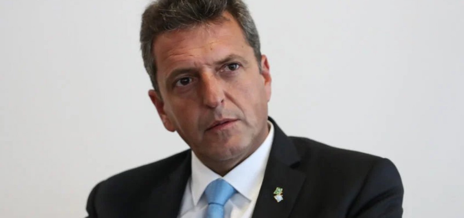 Massa nega deixar cargo e anuncia equipe para transição econômica de governos