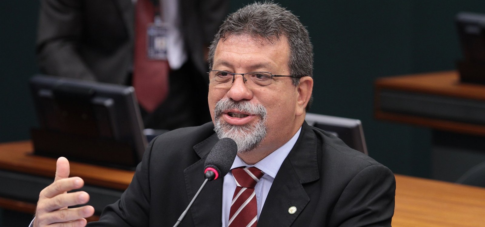 Secretário da Casa Civil da Bahia, Afonso Florence, pede exoneração do cargo