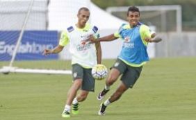Dunga promove duas mudanças no time titular do Brasil que pega o Uruguai
