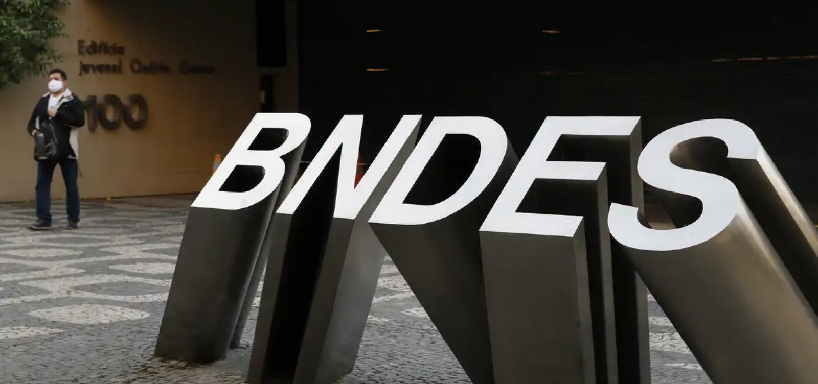 Governo envia projeto ao Congresso para que BNDES volte a financiar obras no exterior