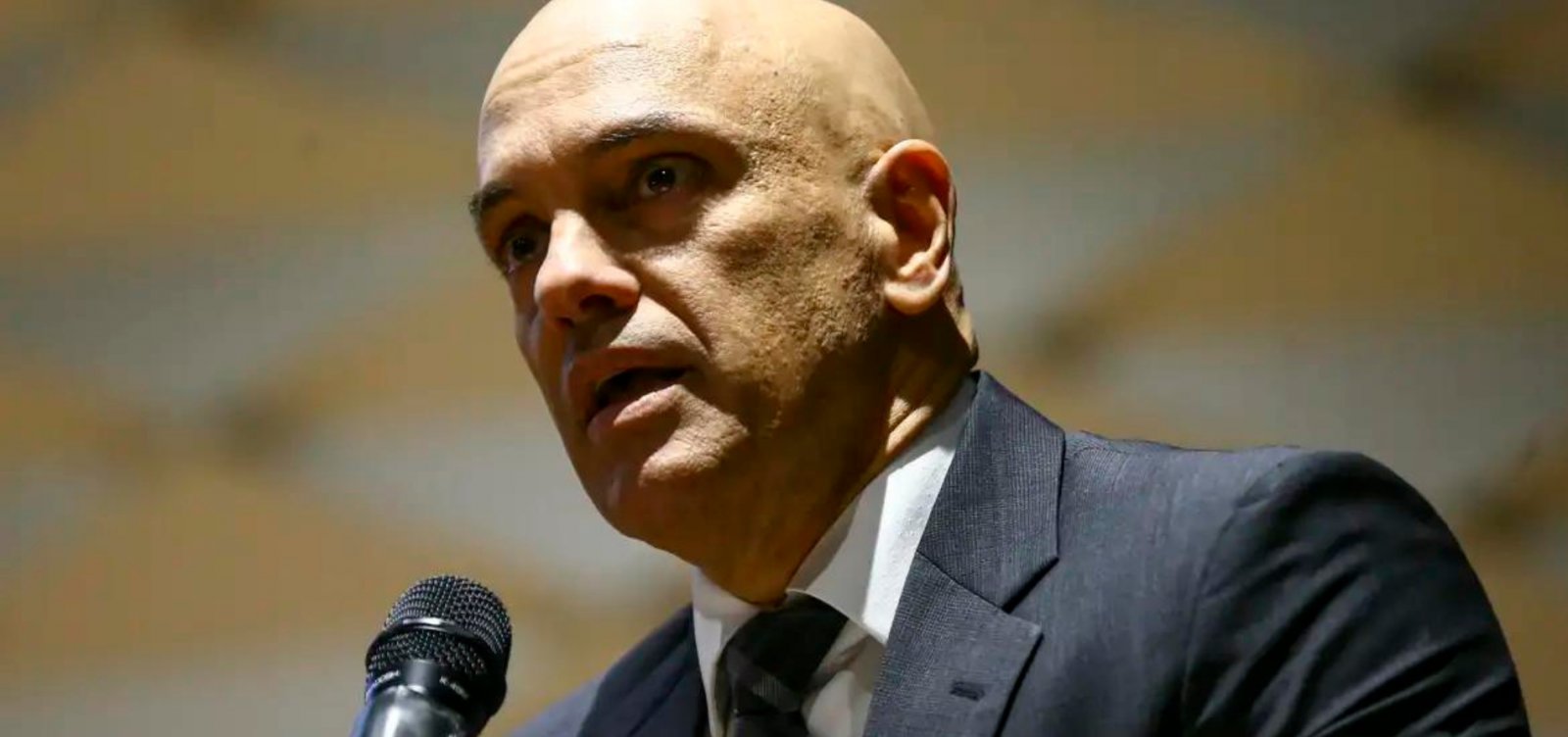 Alexandre de Moraes mantém prisões de 7 oficiais denunciados por omissão no 8 de janeiro