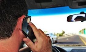 Detran reforça fiscalização contra o uso de celular no trânsito