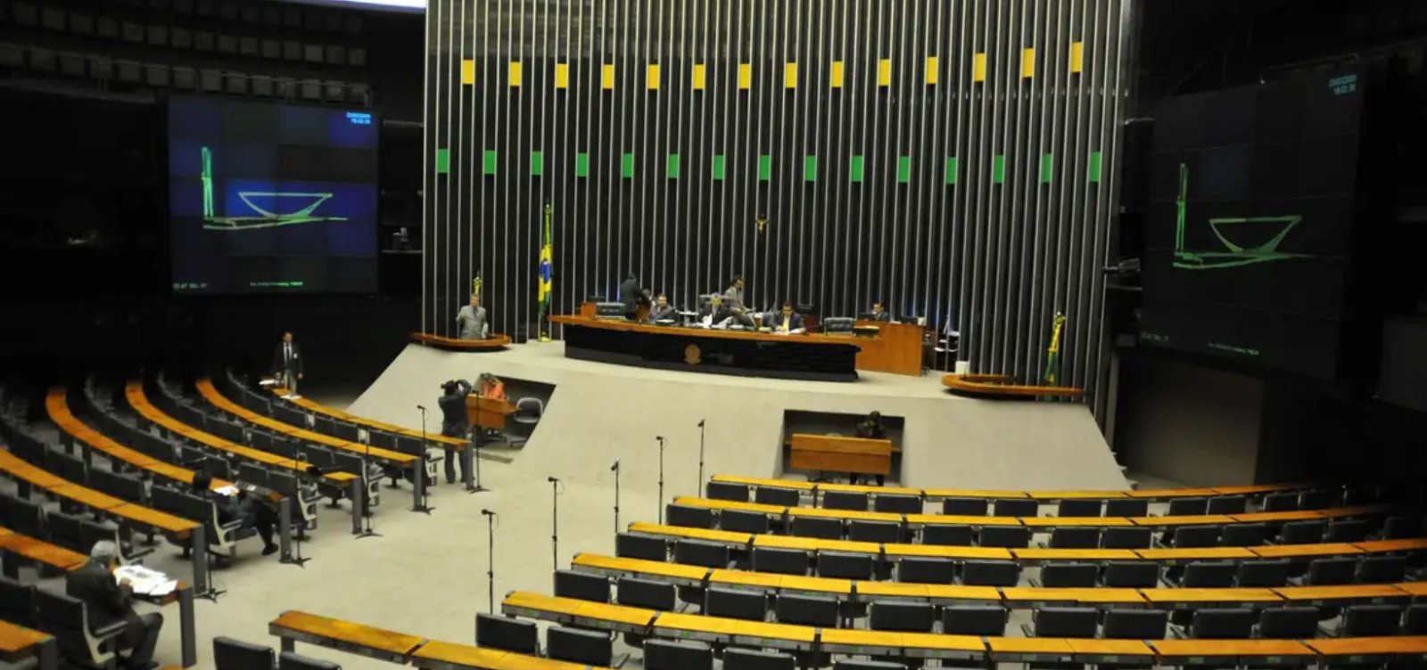 Câmara dos Deputados aprova durante a madrugada lei que pode favorecer cartéis