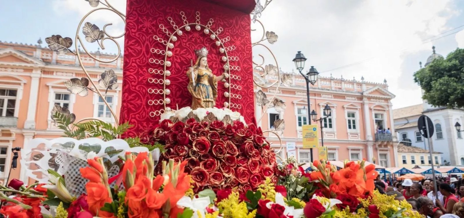 Fiéis celebram Santa Bárbara e Iansã em Salvador; veja vídeo 
