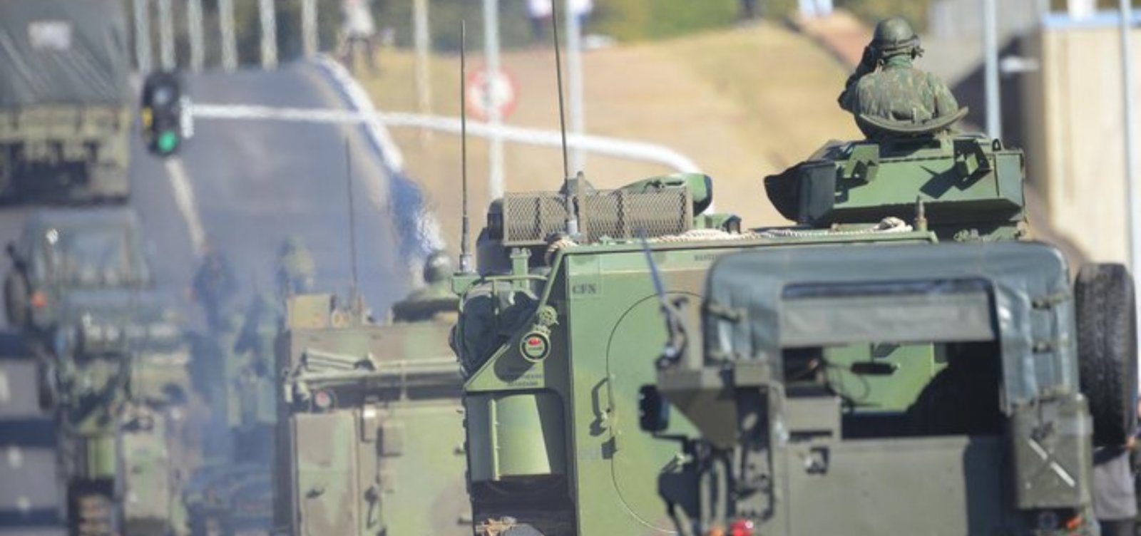 Exército Brasileiro Leva Tanques a Fronteira 