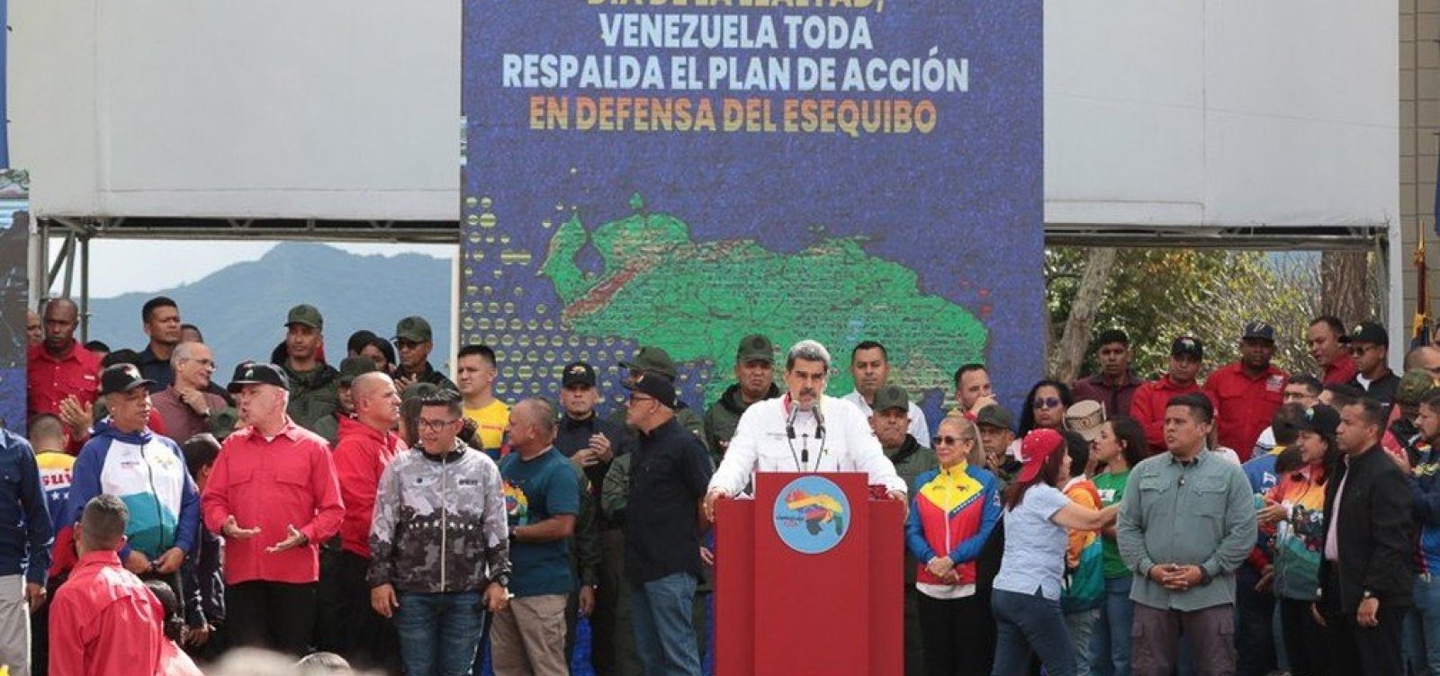 Maduro assina decretos para anexar parte da Guiana e transformar região em estado venezuelano 