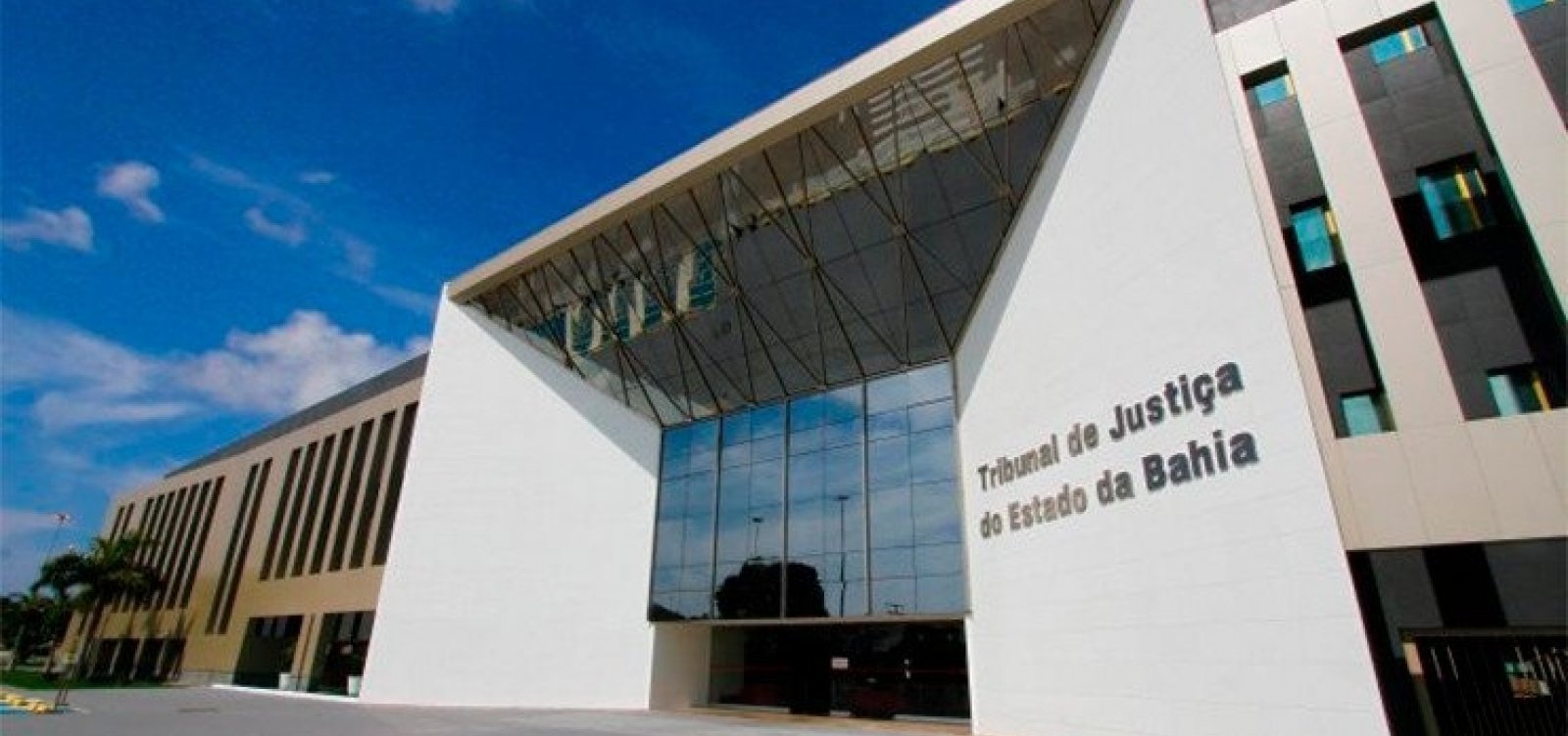 TJ-BA aprova cotas para pessoas trans em seleções de estágio