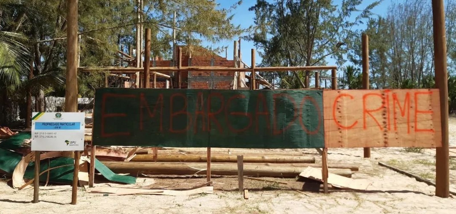 Moradores de Maraú protestam contra proprietários de pousada acusada de invadir praia