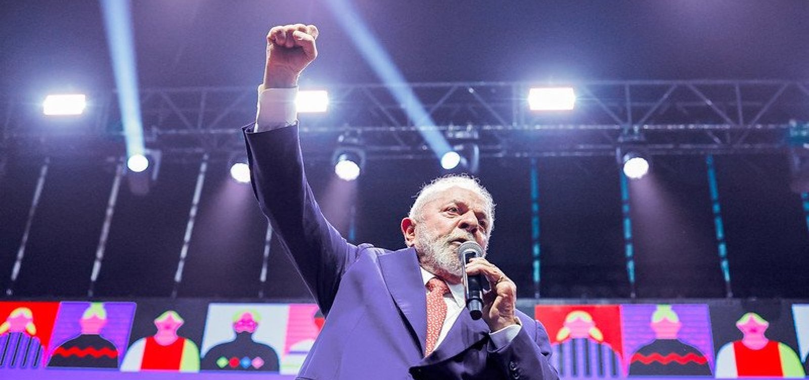 Lula celebra Dino e diz que está feliz com "ministro comunista" no STF