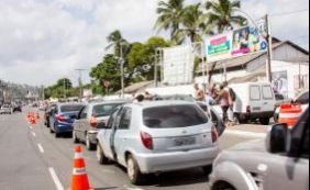 Motorista espera cerca de 30 minutos para embarcar no ferry em Salvador
