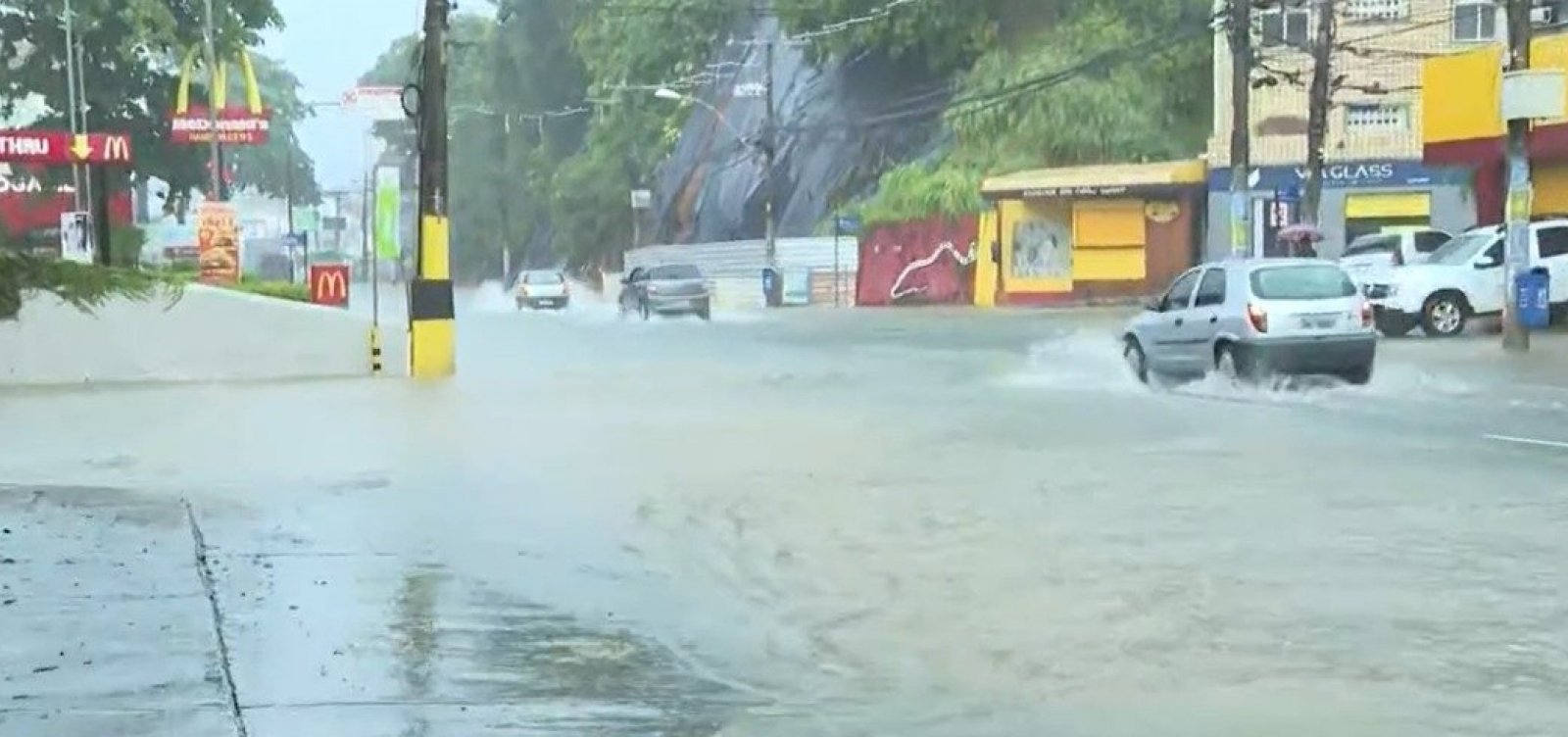 Chuvas intensas causam transtornos em Salvador