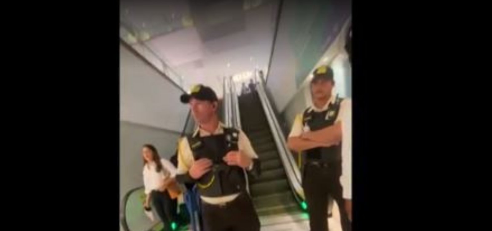 Adolescente negro é impedido por seguranças de entrar em shopping do Recife