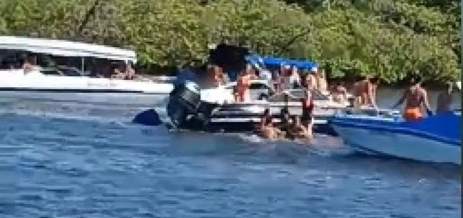 Condutor de lancha do acidente em Boipeba é preso embriagado