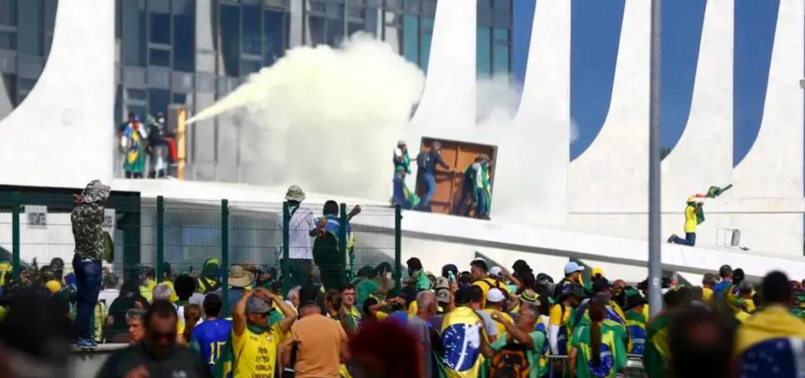 Ex&eacute;rcito pune dois oficiais por participa&ccedil;&atilde;o nos atos golpistas do 8 de janeiro 