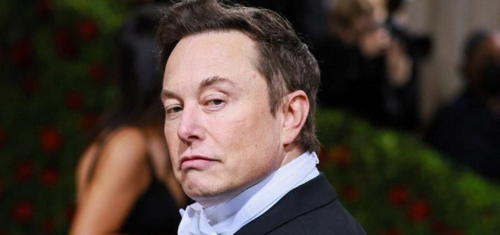 Elon Musk faz uso de LSD e ketamina, colocando empresas em perigo diante de investidores, diz jornal