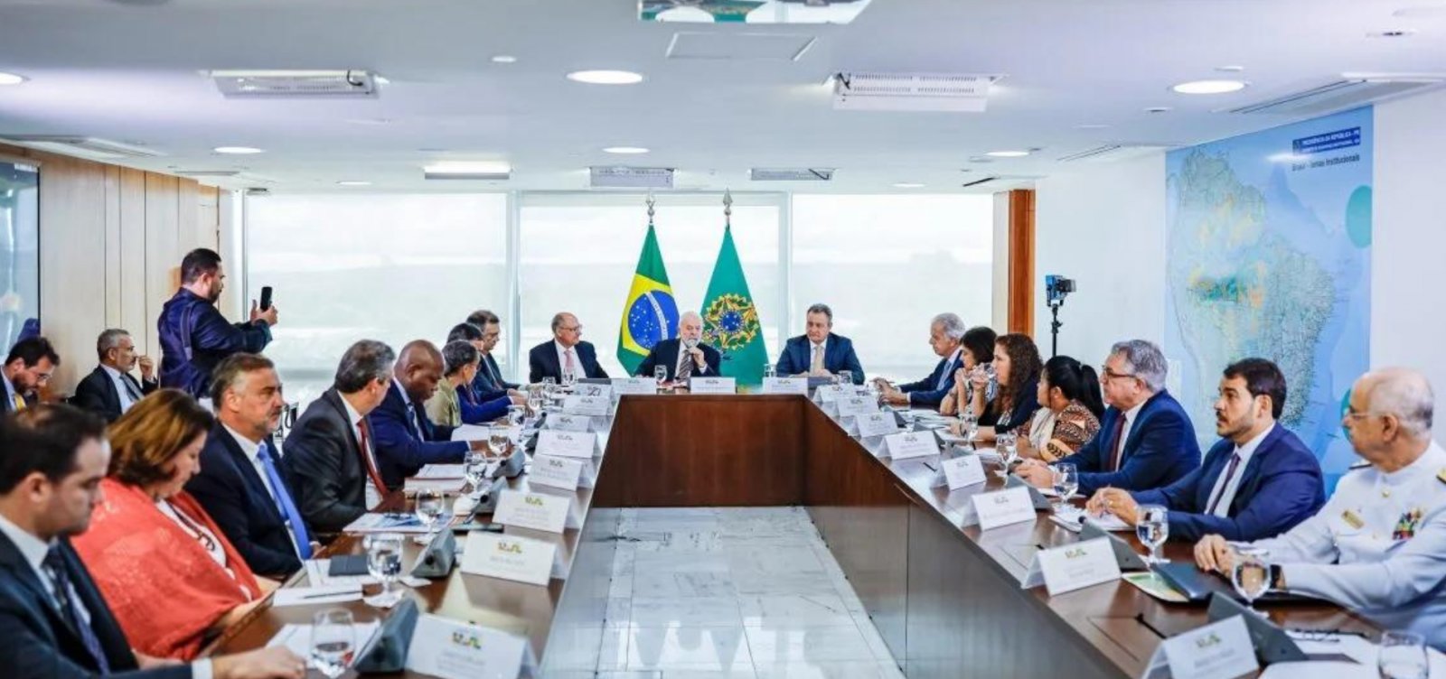 Em reunião, Lula pede "esforço maior" para conter "novo massacre" de yanomamis um ano após decretar emergência