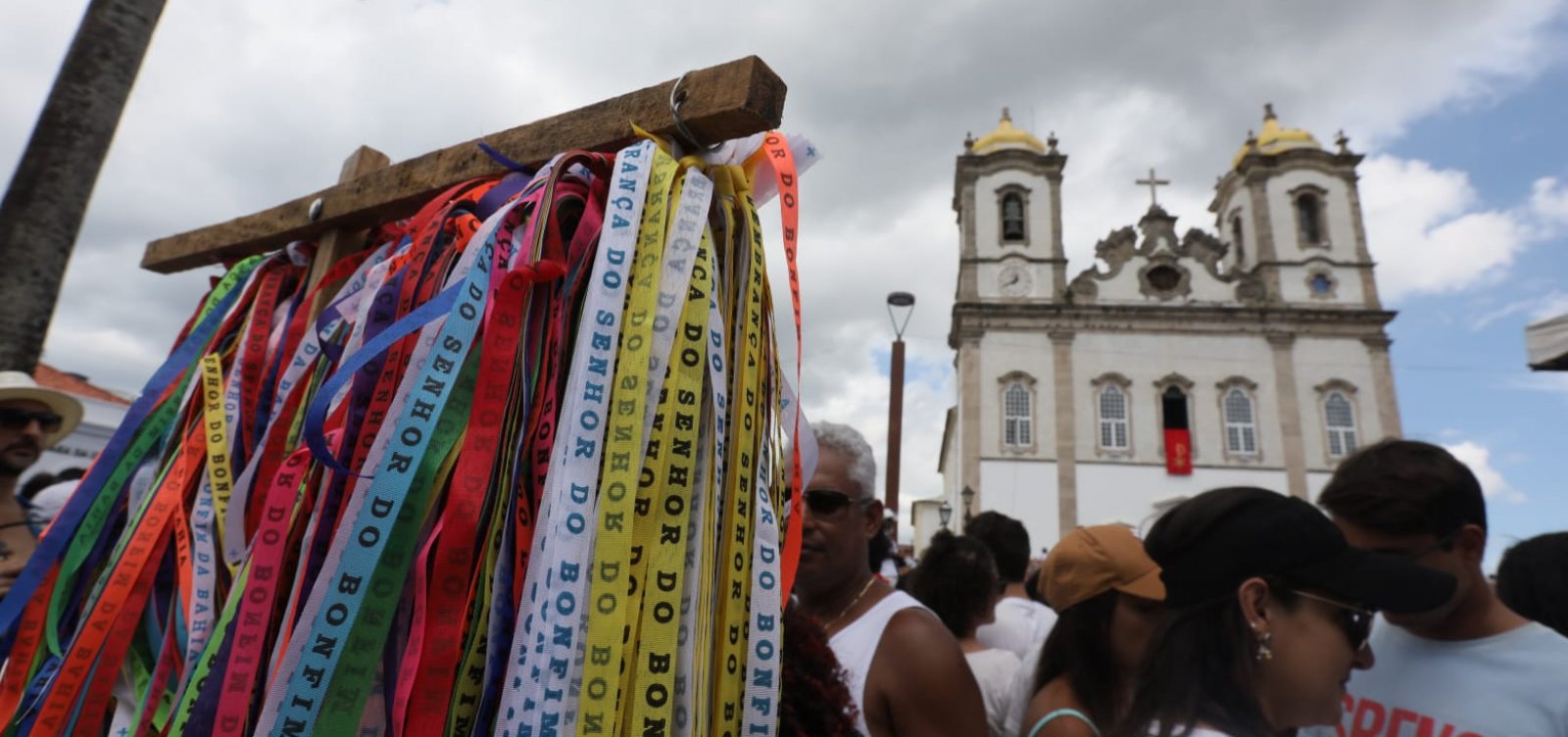 Lavagem do Bonfim: o dia em que a cidade, colorida por natureza, se veste inteira de branco