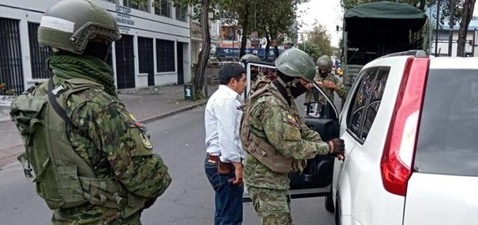 Equador já prendeu quase 900 pessoas desde início do conflito armado