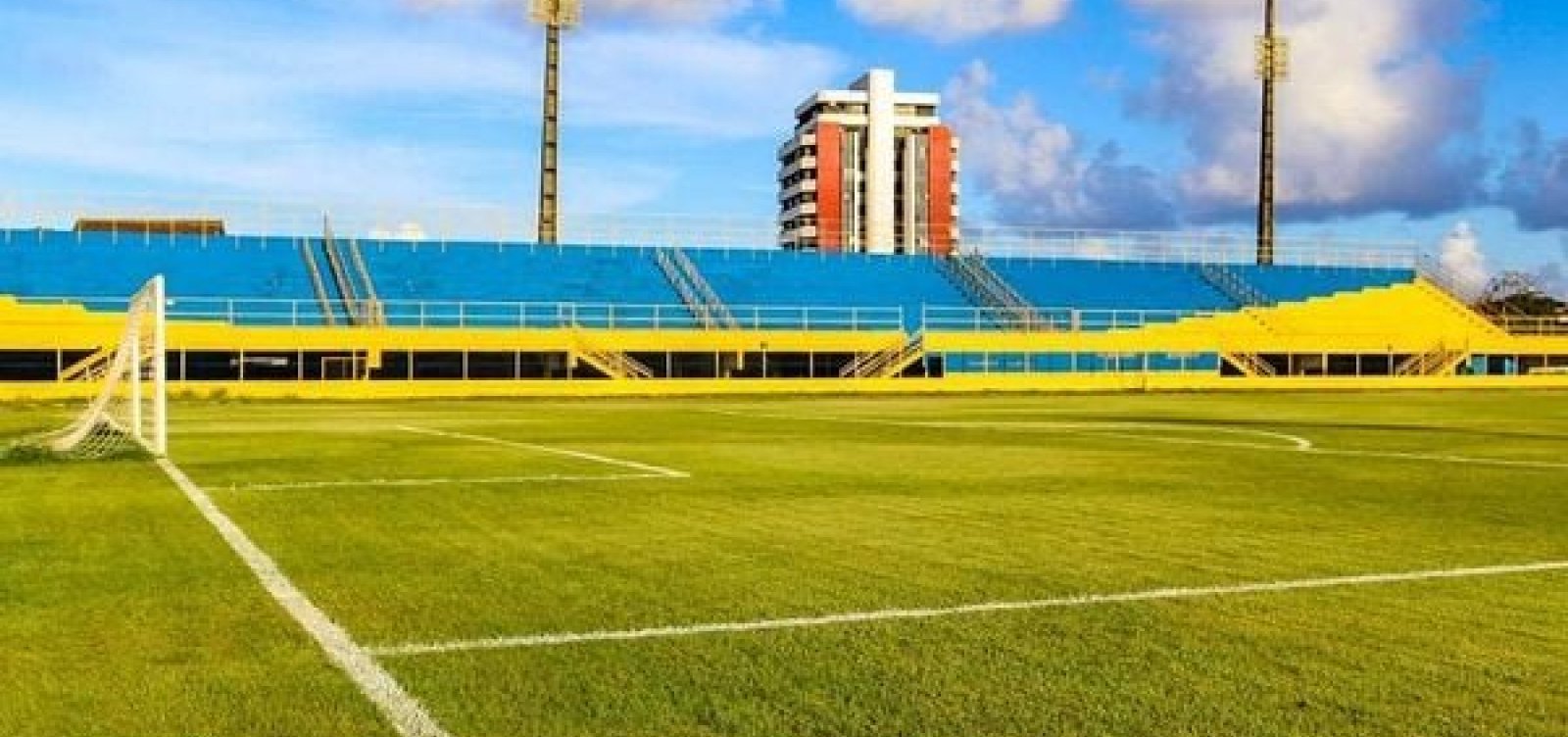 Decreto interdita temporariamente Estádio Mário Pessoa e pode adiar jogo entre Vitória e Barcelona BA 
