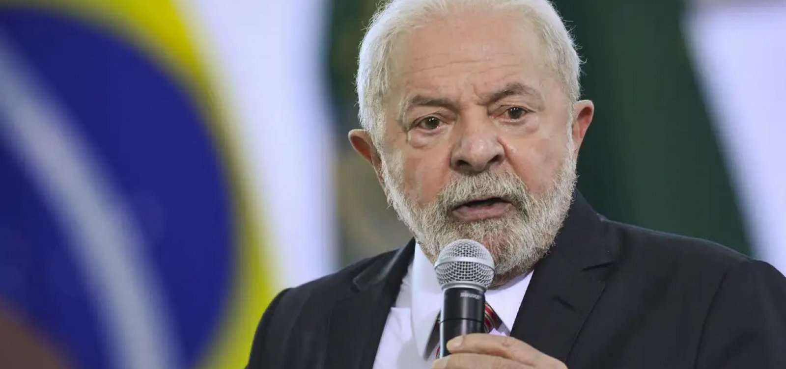 Lula veta R$ 4,2 bilhões em emendas ligadas a obras e trator