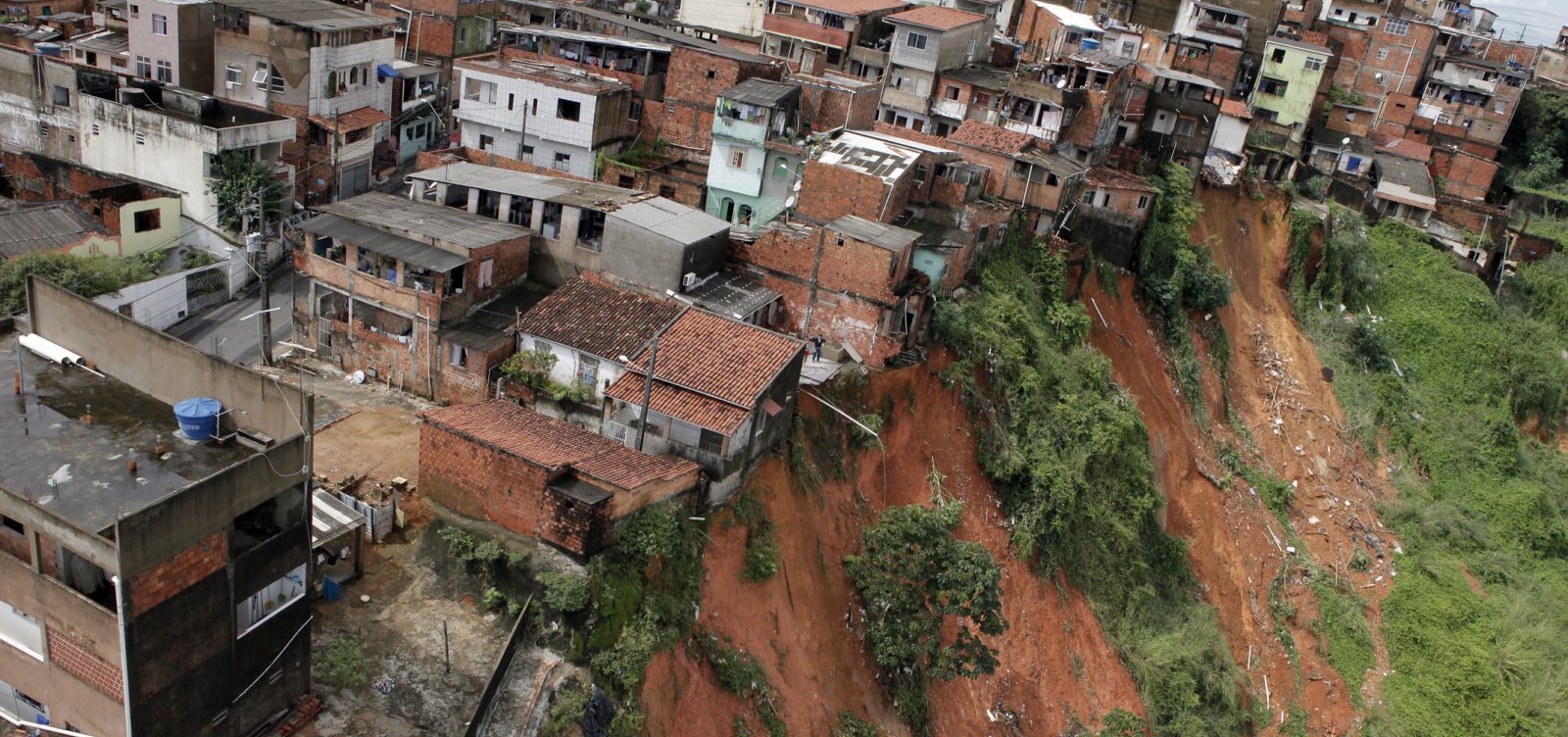 Cemadec faz alerta para deslizamentos de terra e alagamentos em Salvador 