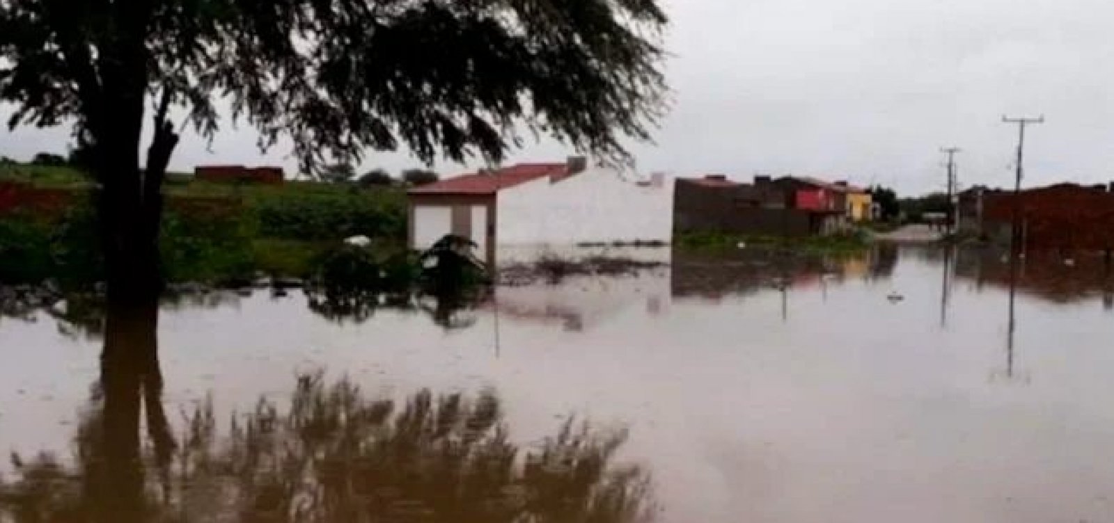  Duas crianças morrem no interior da Bahia durante fortes chuvas
