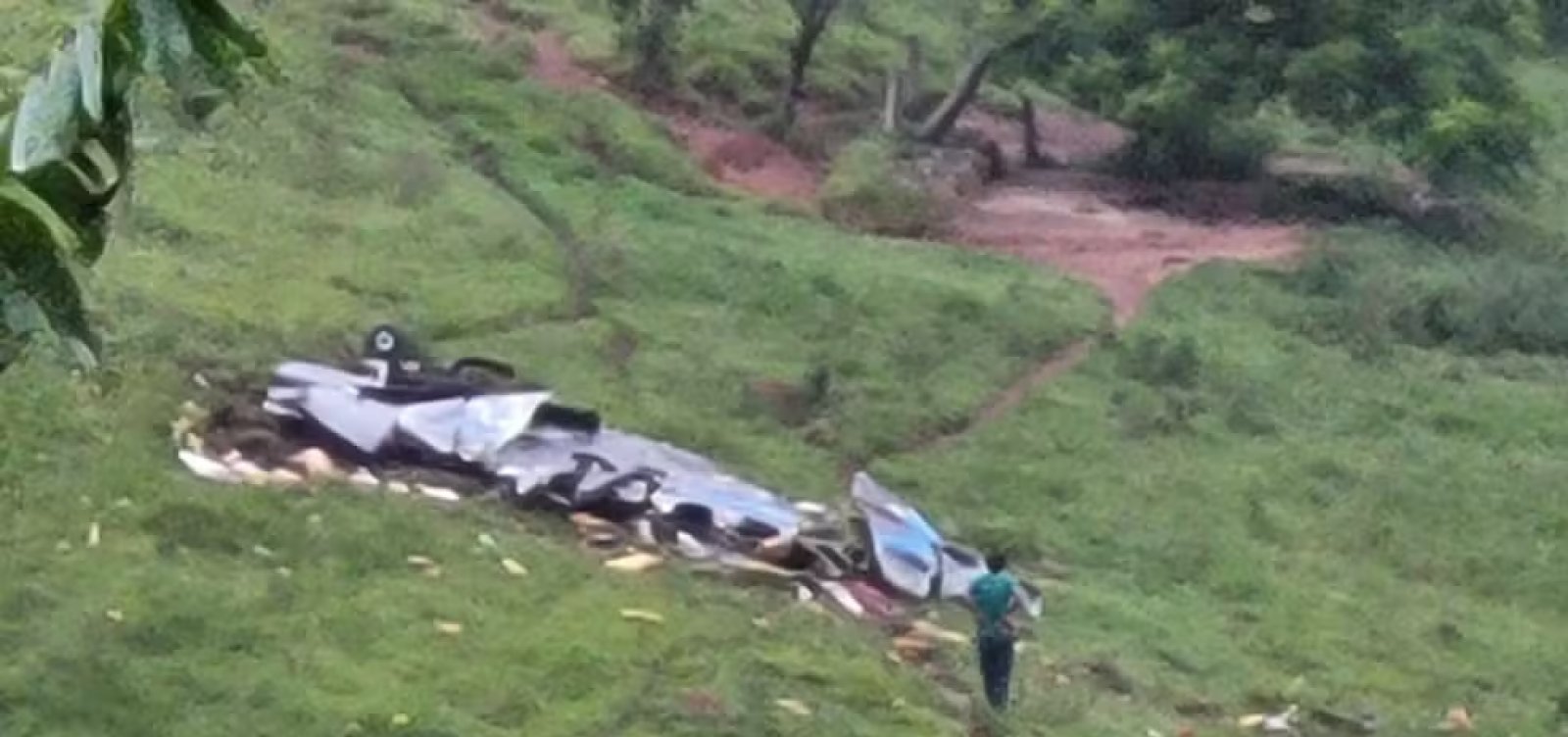 Avião cai e deixa cinco mortos na zona rural de Minas Gerais