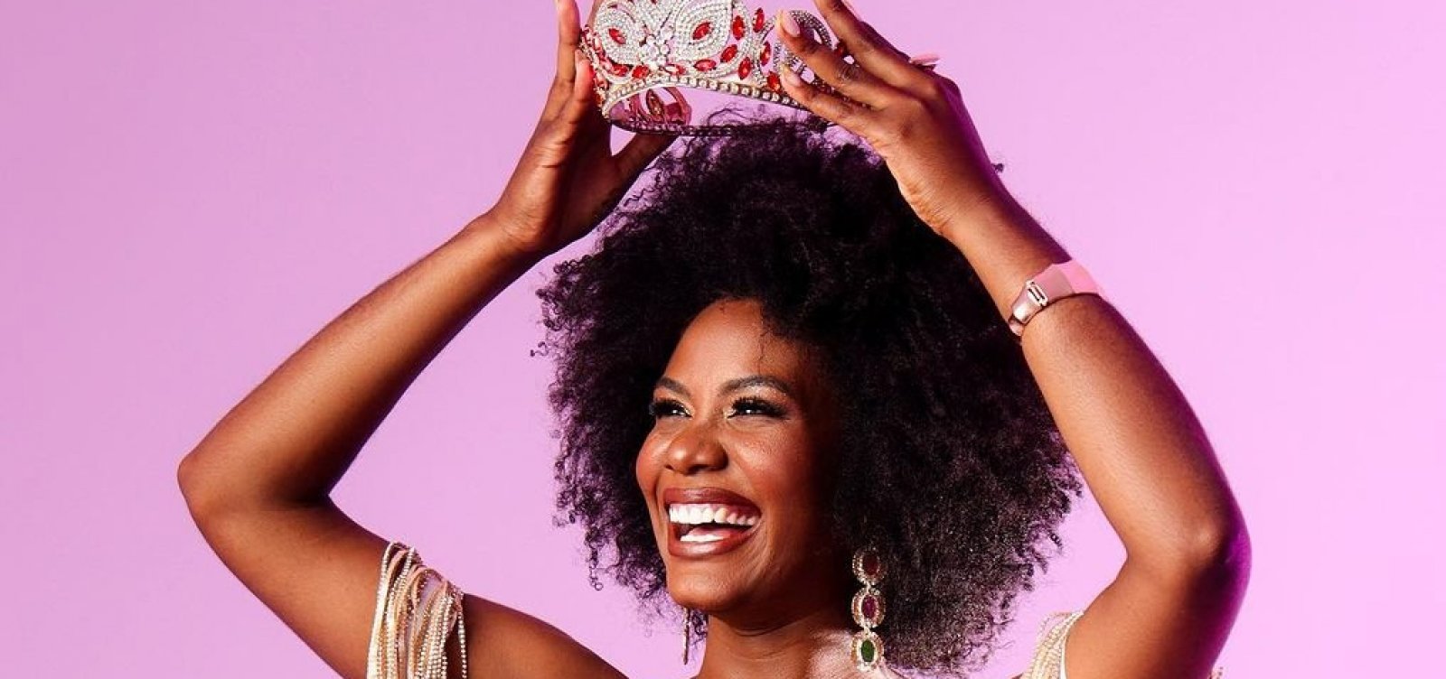 Naíra Cruz de Oliveira é eleita Rainha do Carnaval 2024