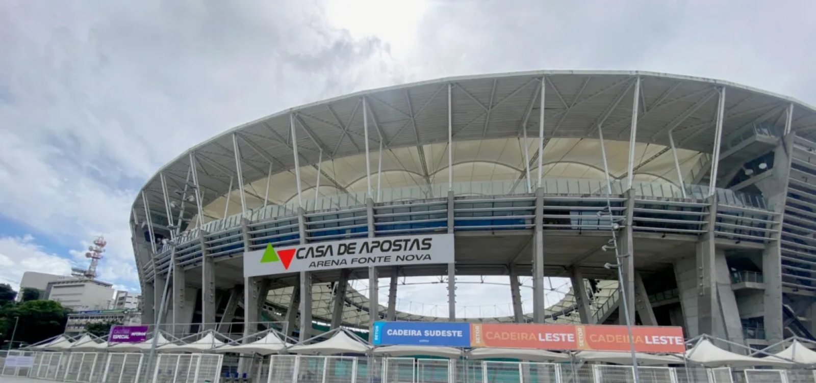 Fonte Nova inicia mudança de identidade visual após venda de naming rights