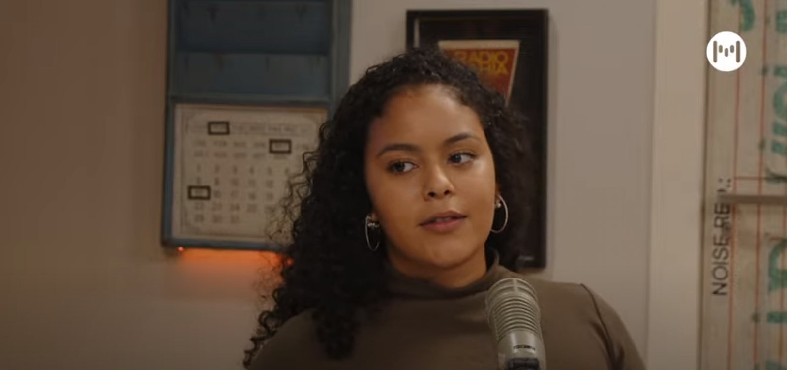 Viciada na novela, Rachel Reis celebra inclusão da música "Bater" em "Renascer"