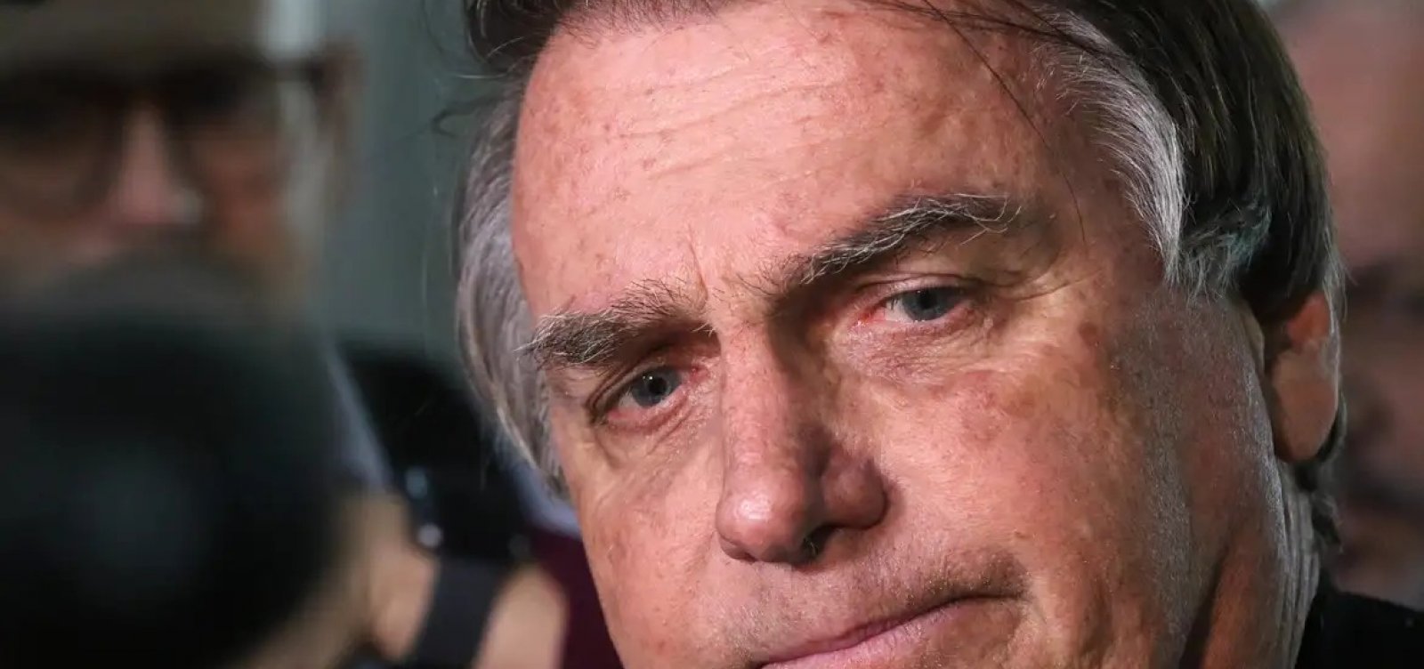 Decisão do STF impede Bolsonaro de sair do país e ter contato com investigados