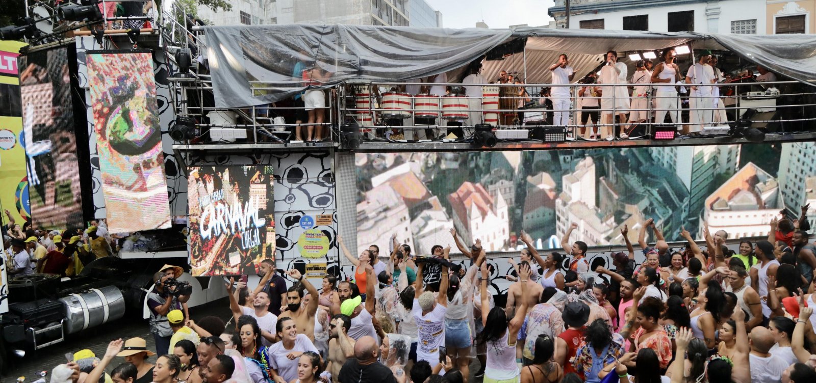 Saulo comanda tradicional pipoca e declara amor à Avenida: Circuito Osmar é o verdadeiro Carnaval de Salvador