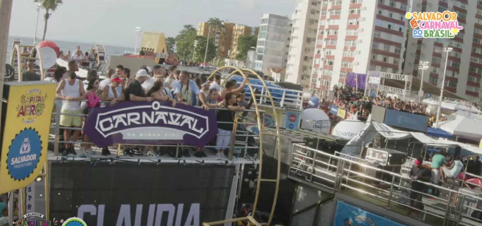 Engarrafamento no Carnaval: trios apresentam problemas e atrasam início do desfile no circuito Dodô 