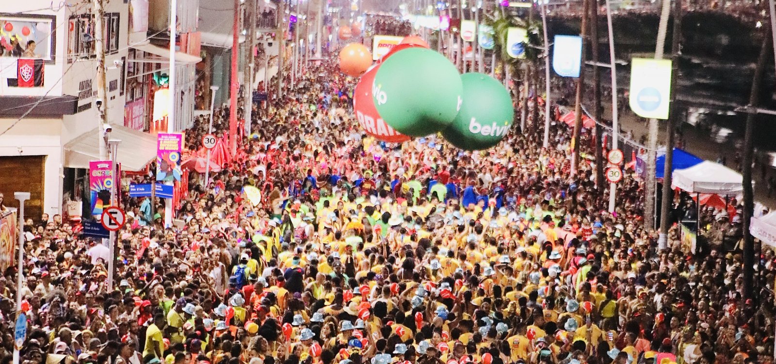“Nunca tivemos tanta gente como ontem”  diz Bruno Reis sobre superlotação na Barra no terceiro dia de Carnaval