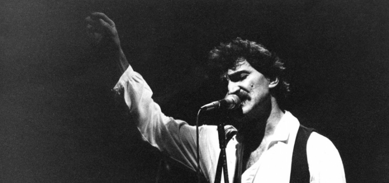 Vida e carreira do cantor e compositor Belchior vão virar série de TV 