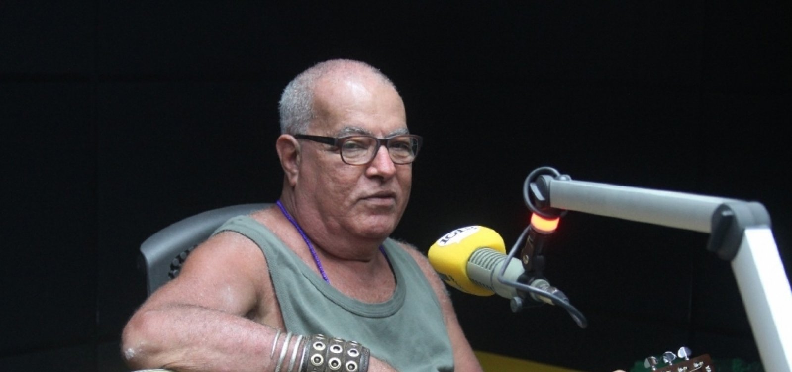 Cézar Mendes faz o primeiro show de sua carreira aos 72 anos: "Depois Enfim"