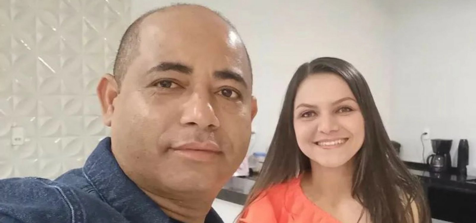 Cantora de forró e marido morrem afogados dentro de carro no Ceará