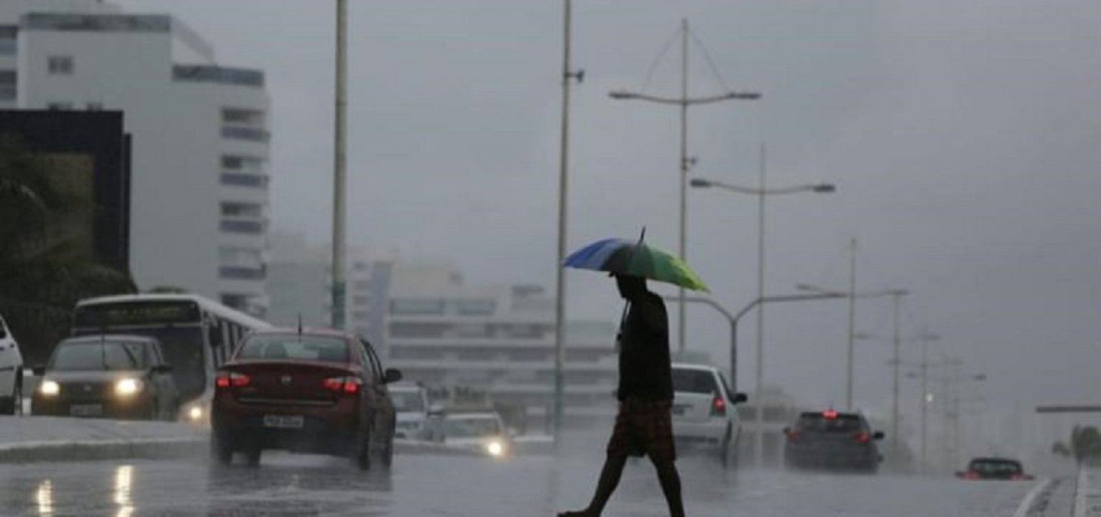 Mais de 3,7 mil pessoas estão desalojadas na Bahia após fortes chuvas