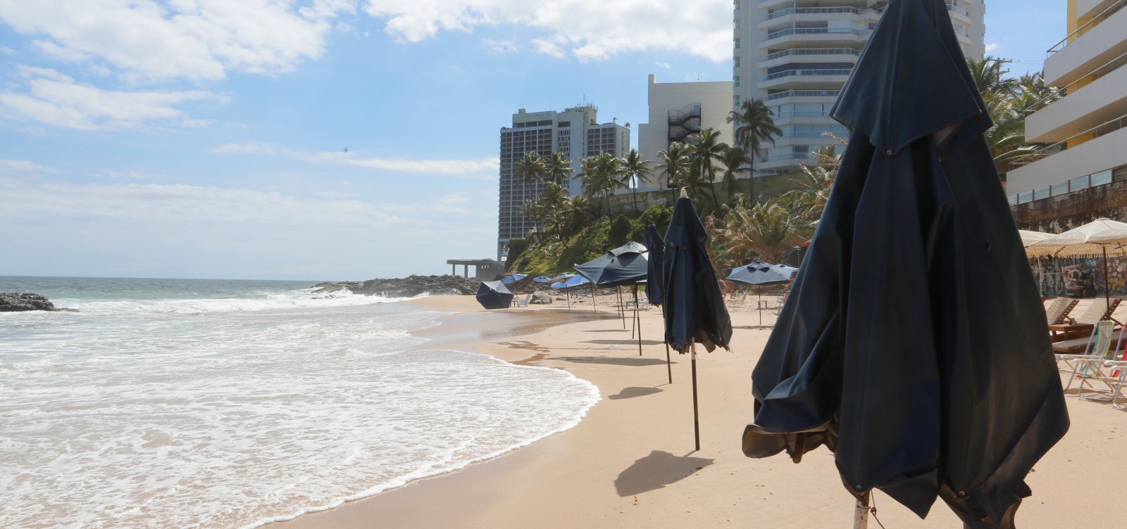 Barrados à beira-mar: Projeto de lei tenta impedir espigões na praia do Buracão