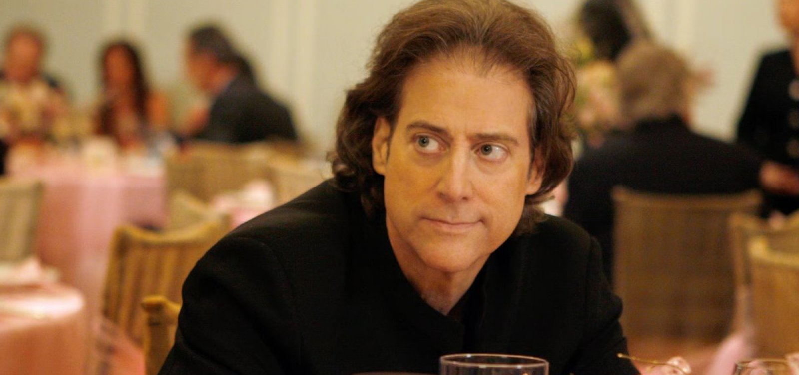 Morre Richard Lewis, da série 'Curb Your Enthusiasm', aos 76 anos