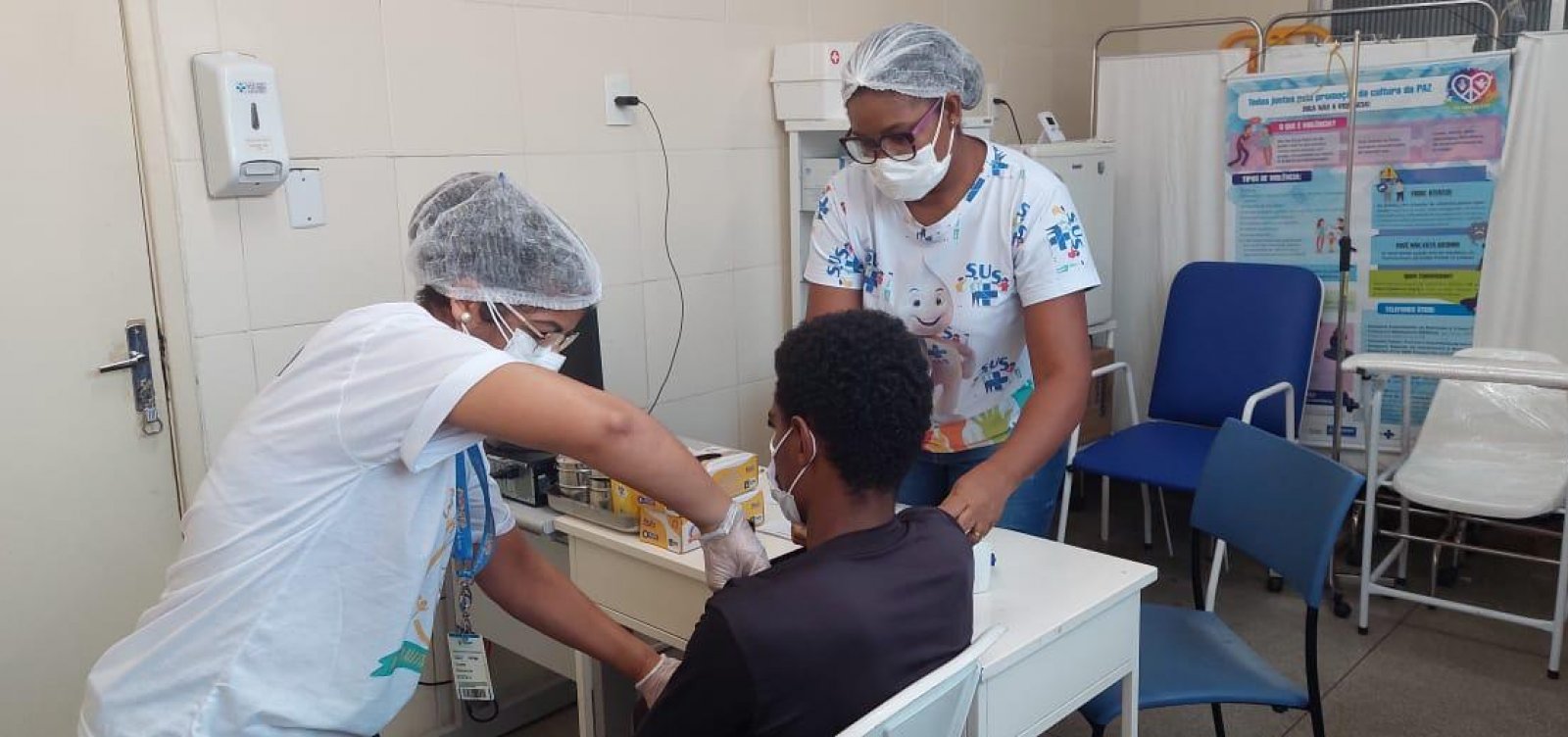 Campanha "Salvador Contra a Dengue" vacina 950 adolescentes neste sábado