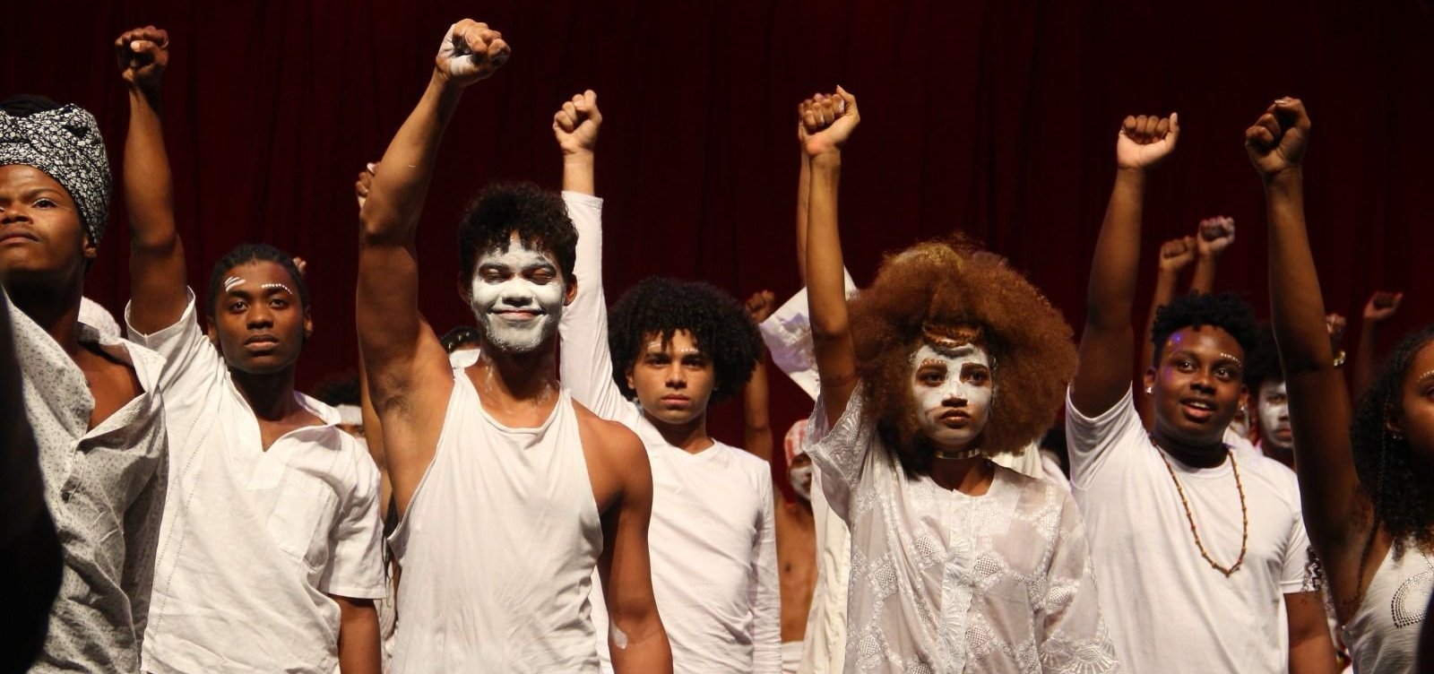Bando de Teatro Olodum: Estréia do espetáculo Orfeu no Rio com o
